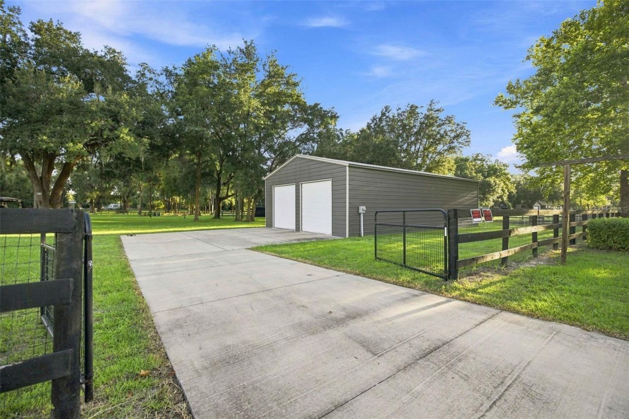 1050 NE 165th Street , Citra, FL 32113 Photo