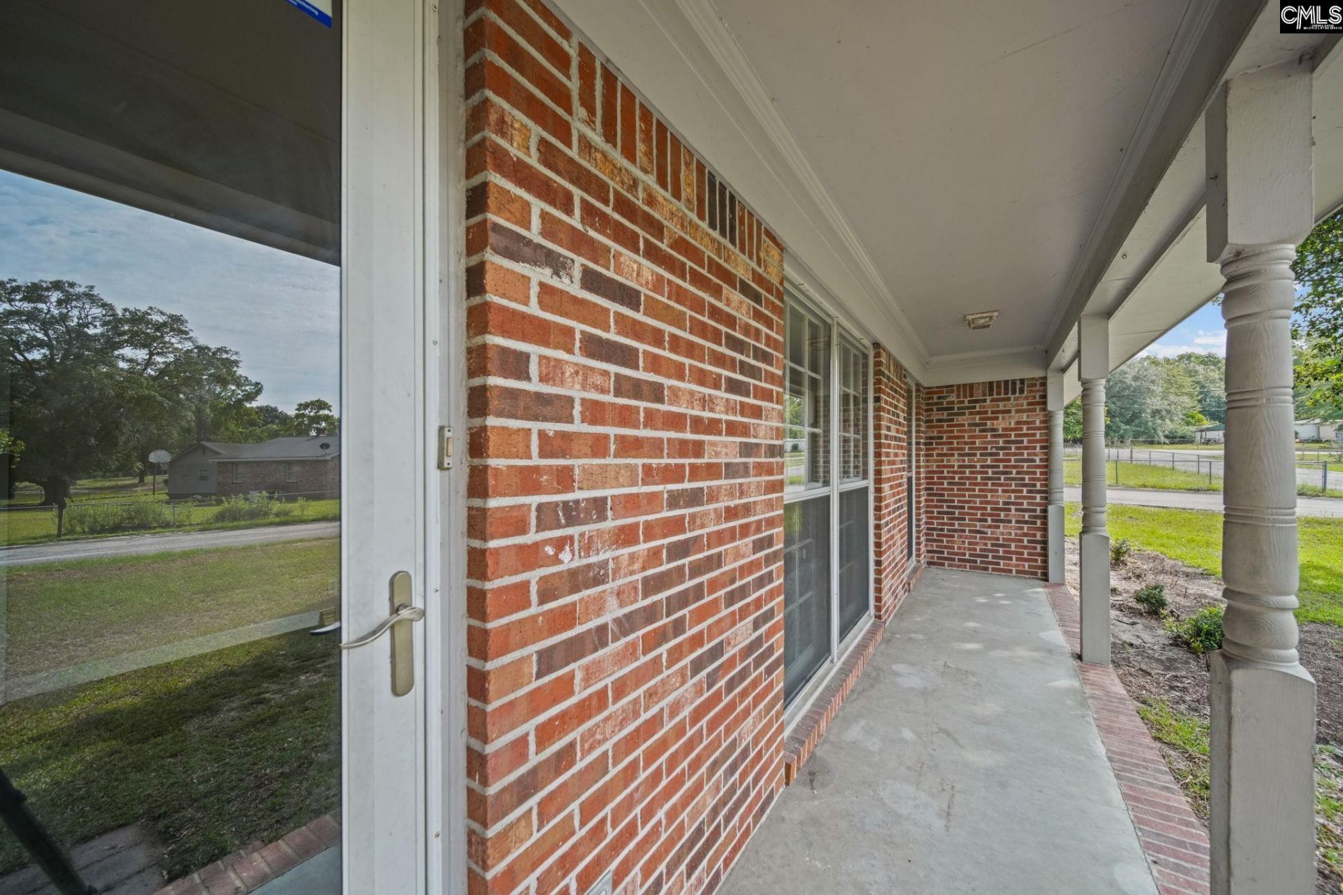 1807 Lynhurst Drive  Photo 4