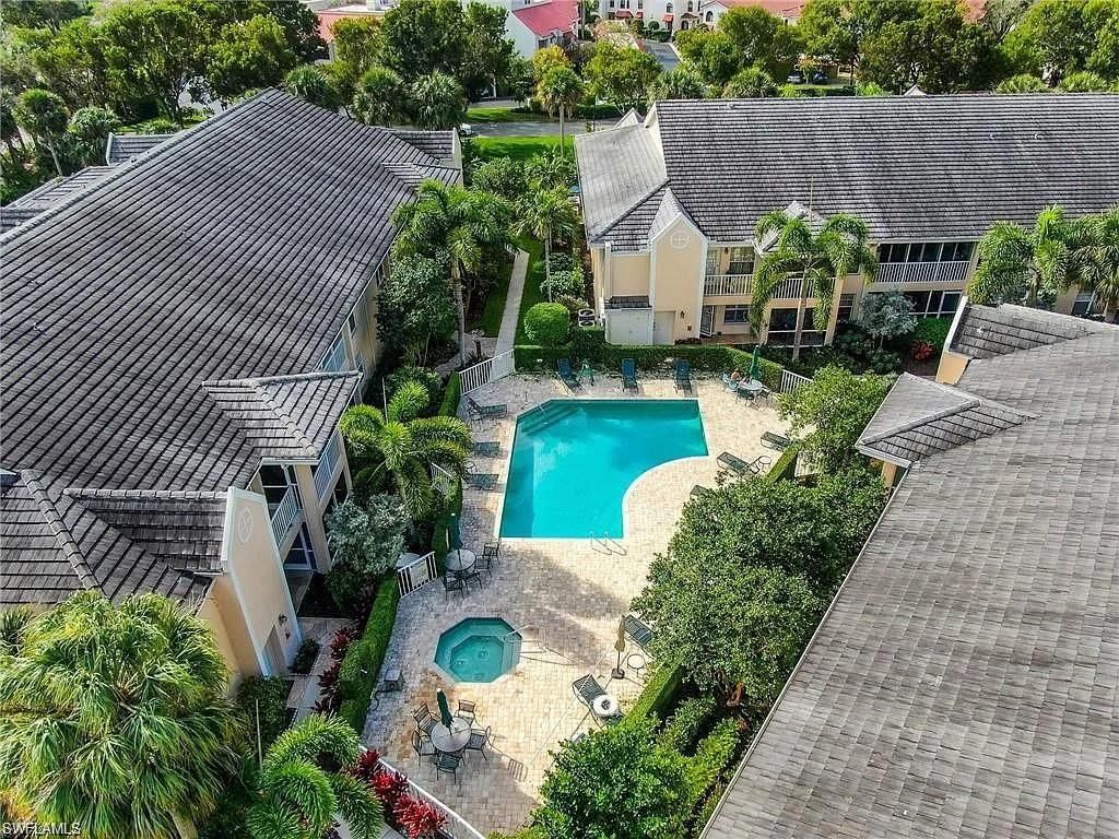 5635 Turtle Bay Dr, Unit 8, Naples, FL 34108 Photo