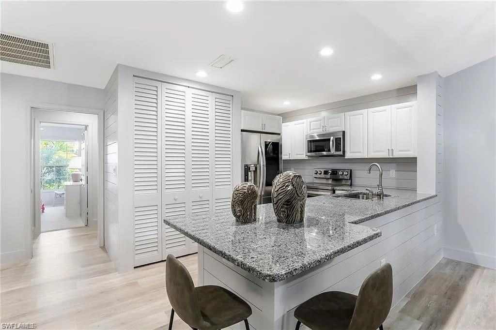 5635 Turtle Bay Dr, Unit 8, Naples, FL 34108 Photo