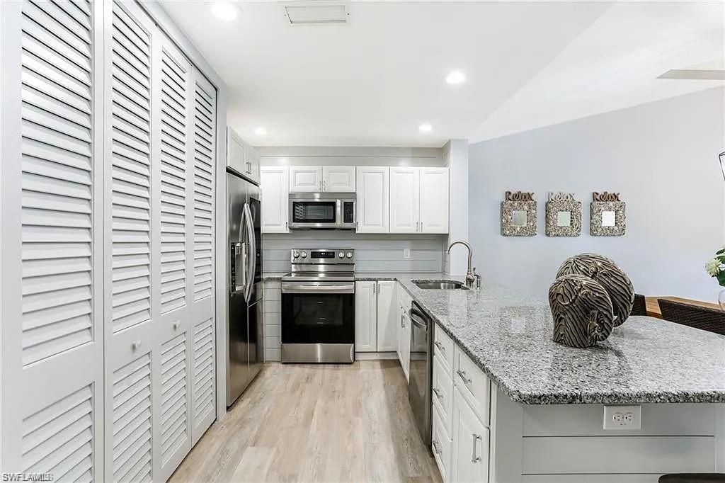 5635 Turtle Bay Dr, Unit 8, Naples, FL 34108 Photo