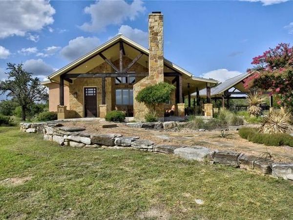 633 Trails End RD, Johnson City, TX 78636