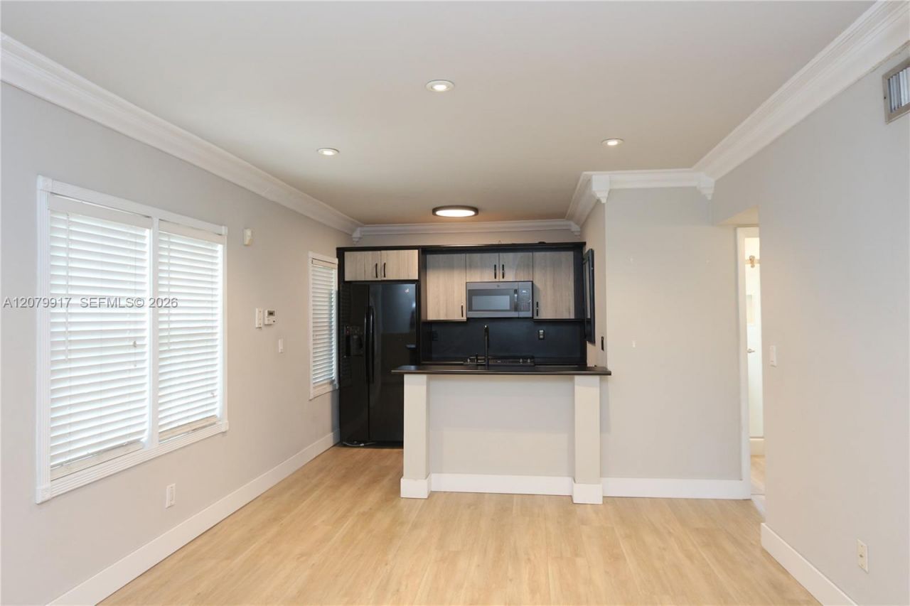 3375 Franklin Ave , Unit B, Miami, FL 33133 Photo