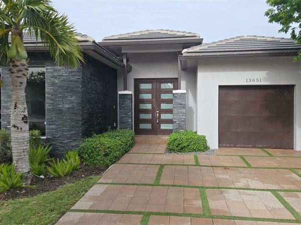 13651 SW 158th Pl , Miami, FL 33196