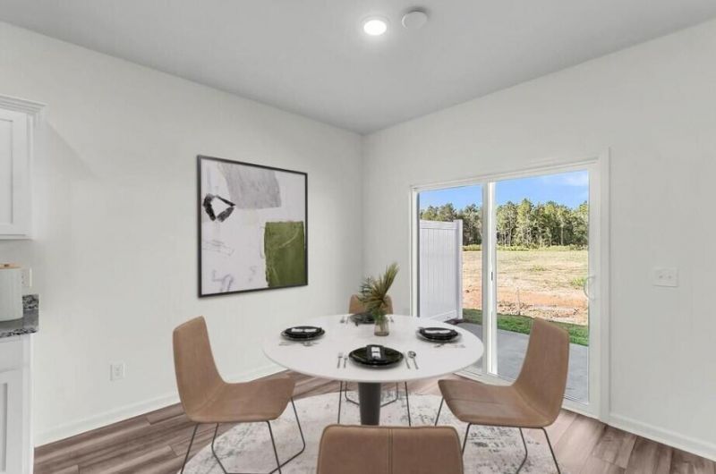 419 Colchester Court Photo 8