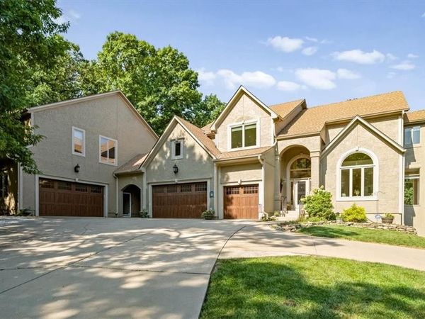 708 S 102 Street, Edwardsville, KS 66111