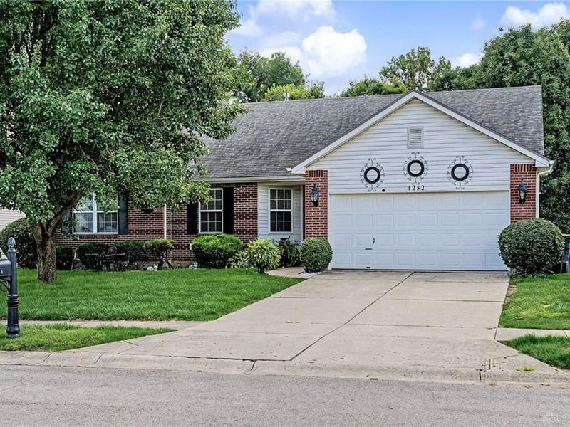 4252 Coach Light Trail, Fairborn, OH 45424 Photo 2