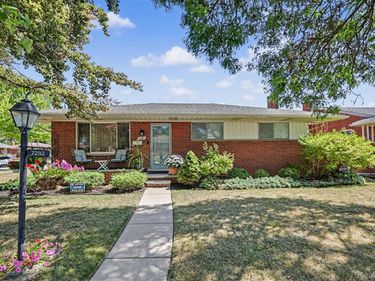 7292 Fairwood Drive, Dearborn Heights, Mi 48127