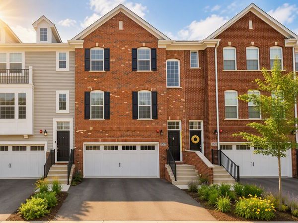 2527 Huntleigh Lane , Woodridge, IL 60517