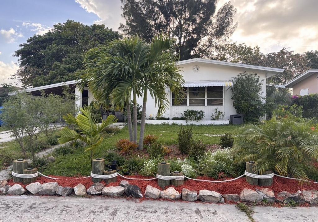 609 S Arnold Avenue, Lantana, FL 33462 Photo