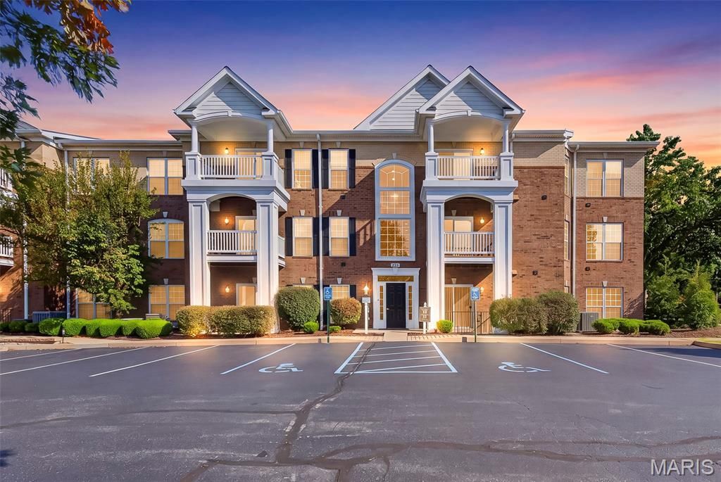 13101 Mill Crossing Court , Unit 201, Creve Coeur, MO 63141 Main Photo