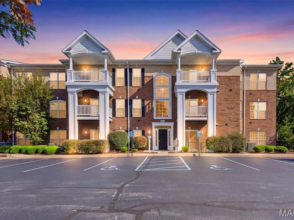 13101 Mill Crossing Court , Unit 201, Creve Coeur, MO 63141