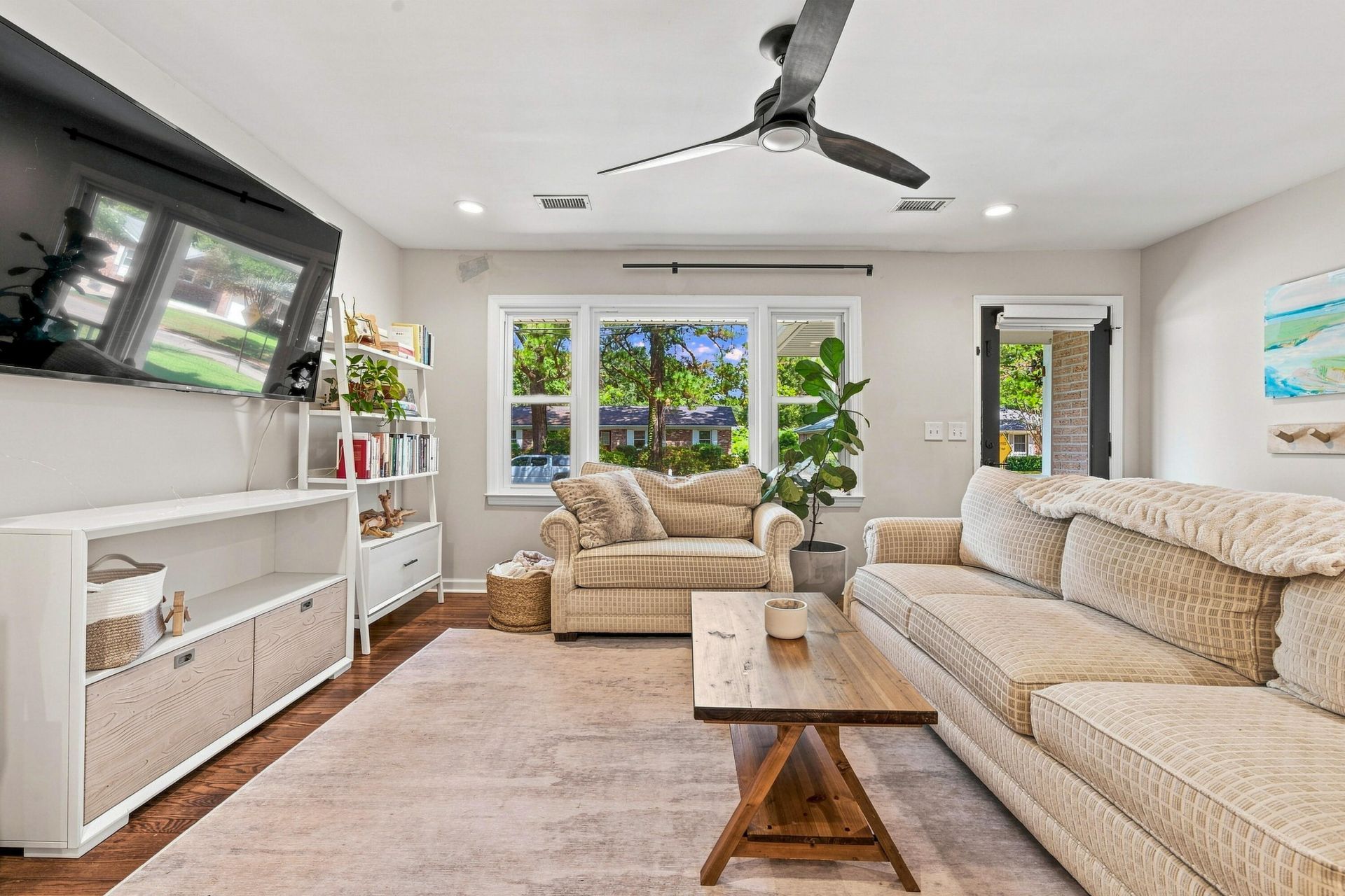 1373 White Drive Photo 4