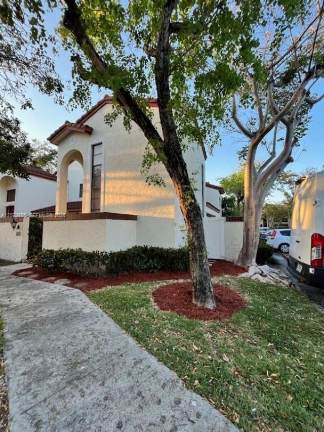 329 Ives Dairy Rd, Unit 329-02, Miami, FL 33179 Photo