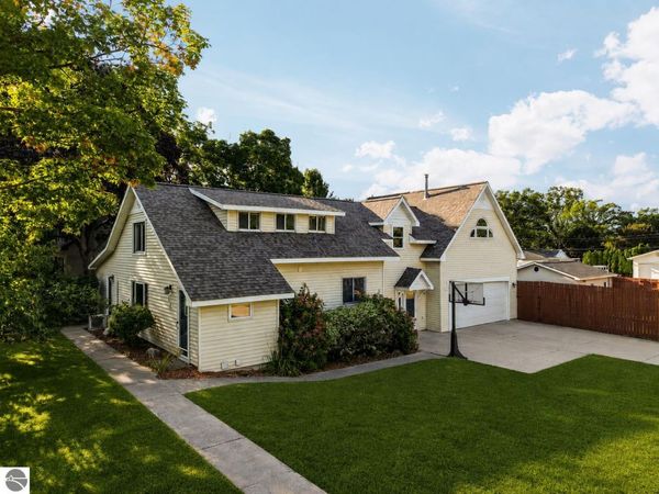 202 Seventeenth Street, Traverse City, MI 49684