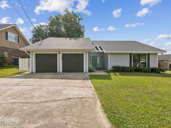 682 Oahu Street, Diamondhead, MS 39525