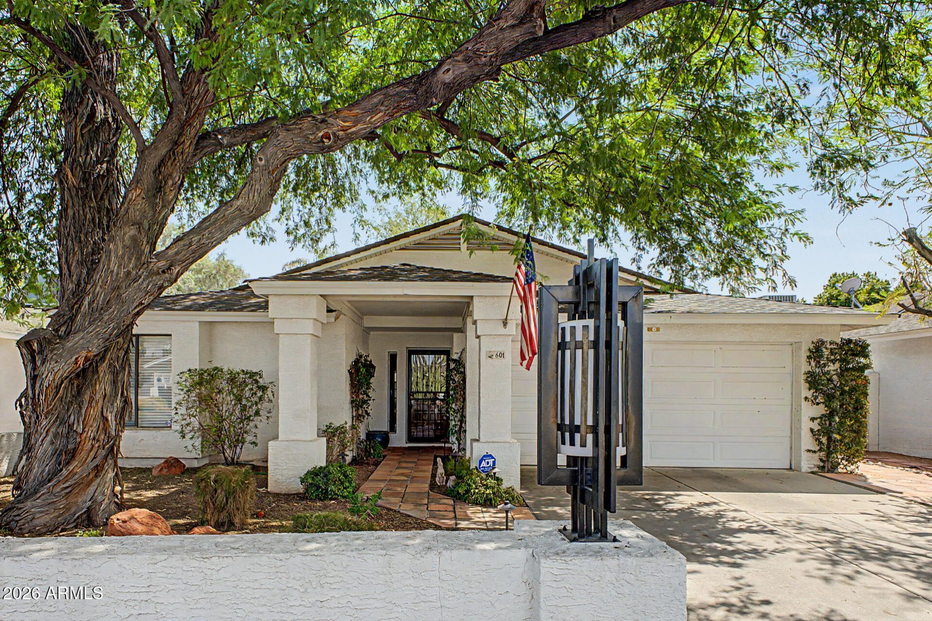 601 W Fellars Drive, Phoenix, AZ 85023 Main Photo