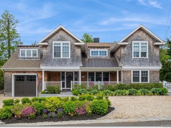 8 Hilltop Drive , Bayville, NY 11709