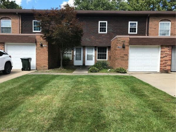 13956 Oakbrook Drive, Unit 3956, North Royalton, OH 44133