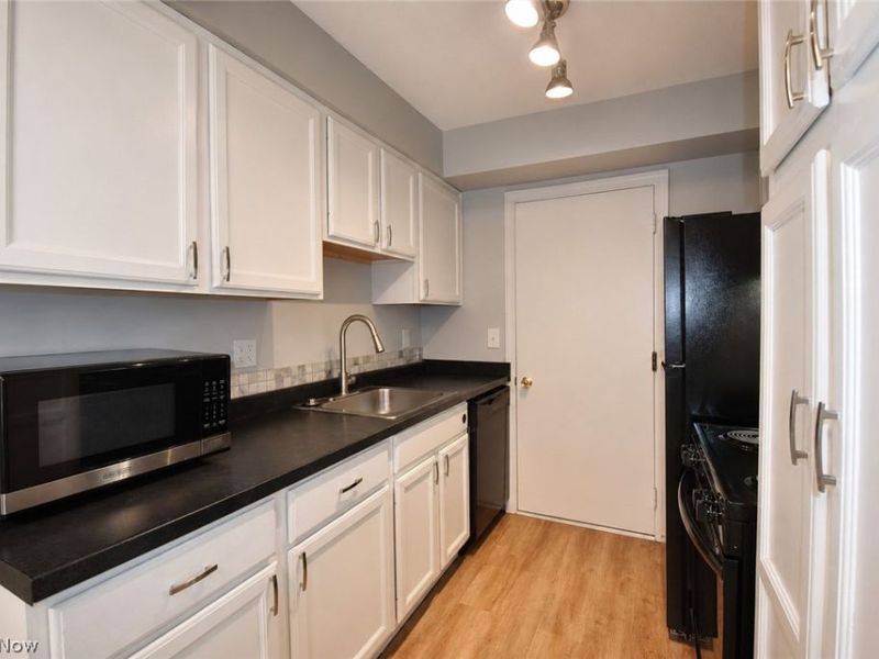 13956 Oakbrook Drive, Unit 3956, North Royalton, OH 44133 Photo 8