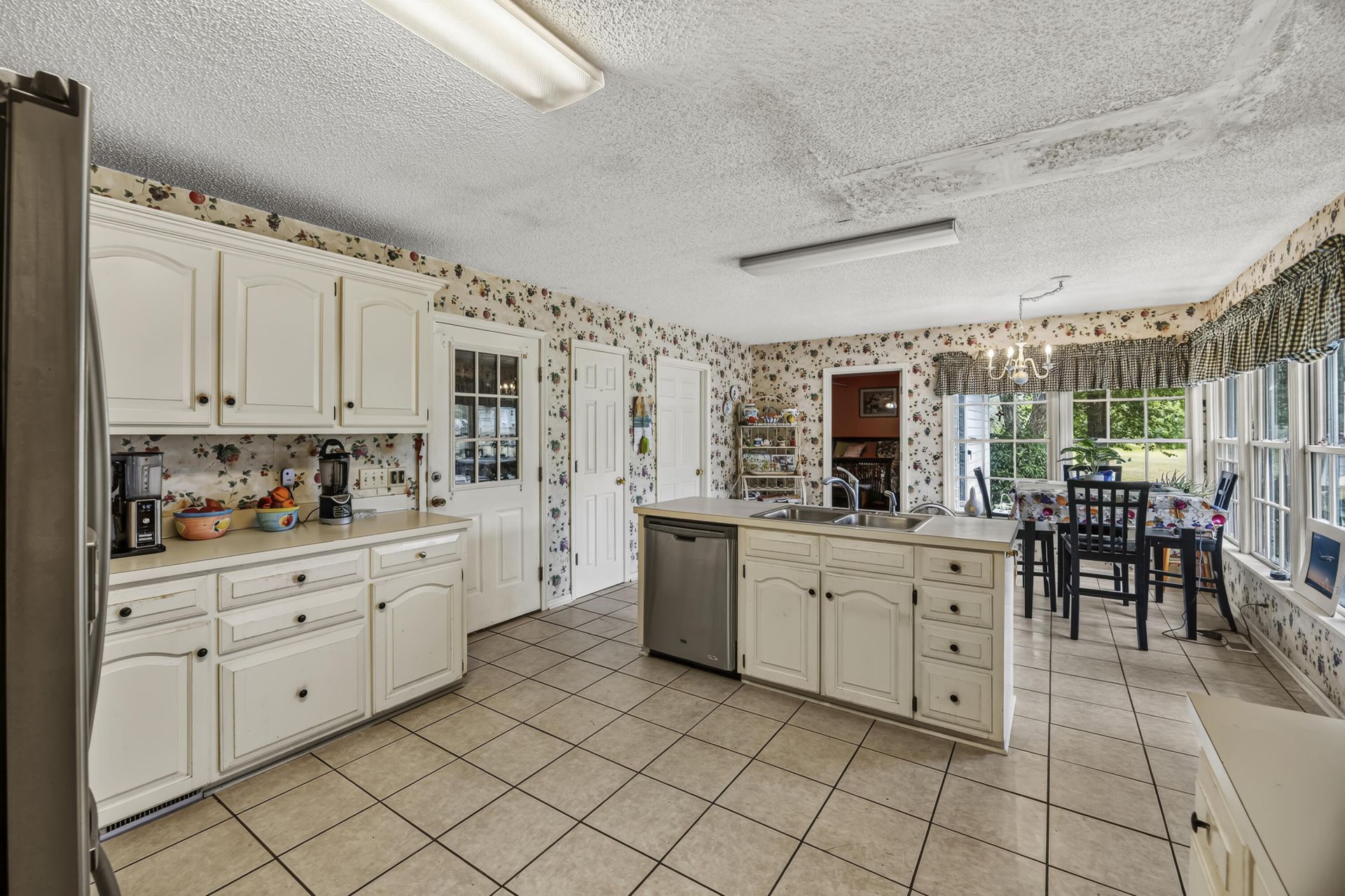 1240 Rhame Street Photo 13