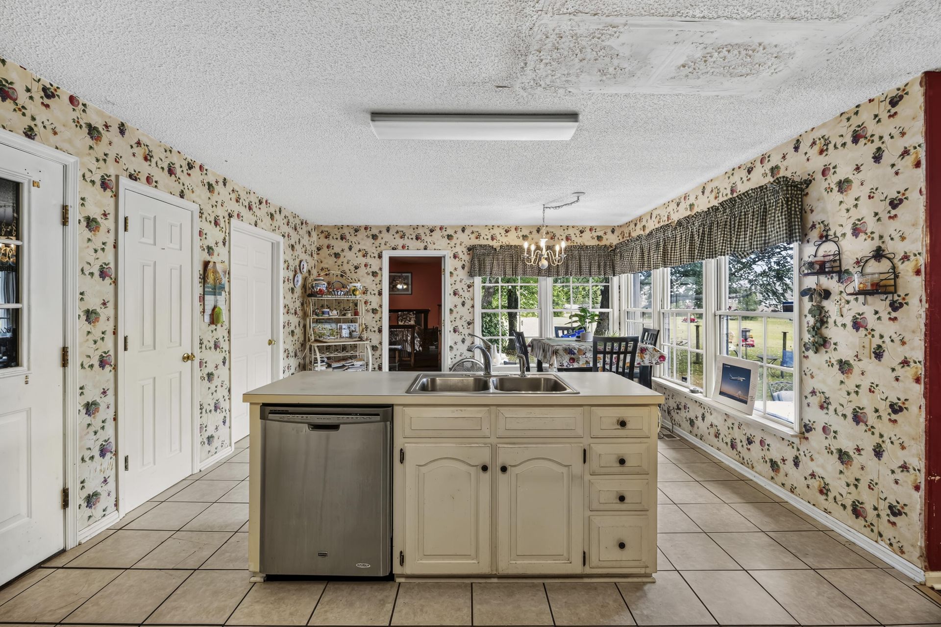 1240 Rhame Street Photo 15