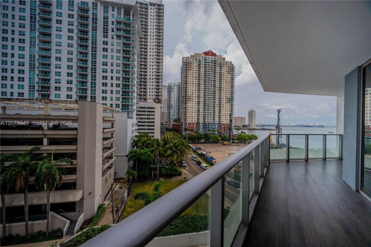 1300 Brickell Bay Dr , Unit 710, Miami, FL 33131 Photo