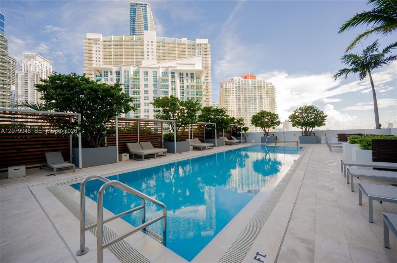 1300 Brickell Bay Dr , Unit 710, Miami, FL 33131 Photo