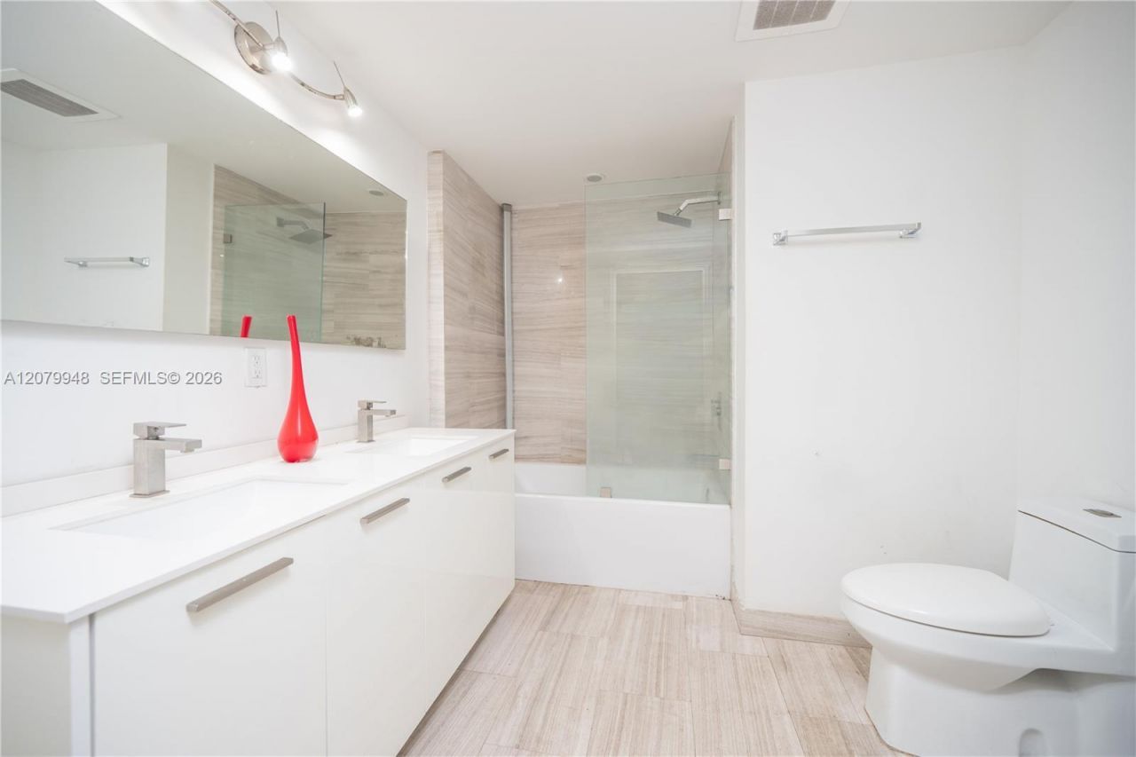 1300 Brickell Bay Dr , Unit 710, Miami, FL 33131 Photo