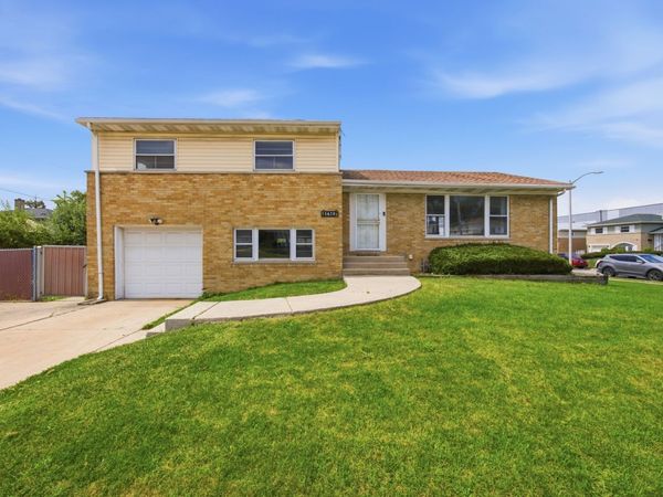 1670 N 5th Avenue , Melrose Park, IL 60160