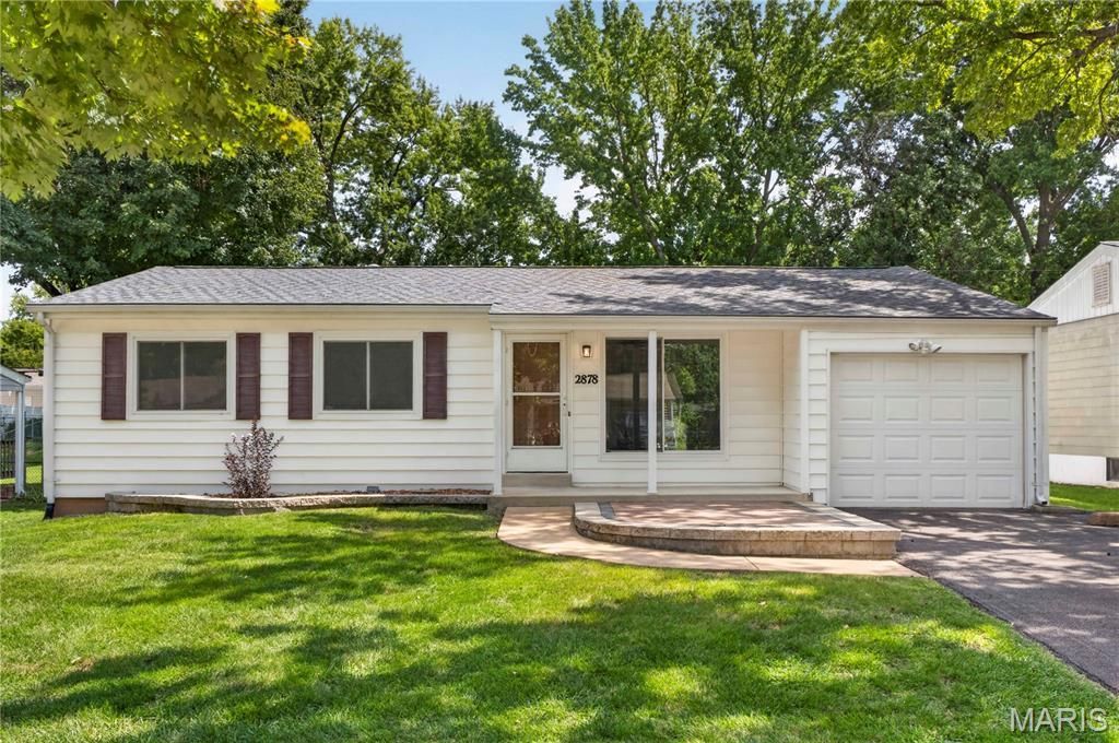 2878 Foxwood Drive , Maryland Heights, MO 63043 Main Photo
