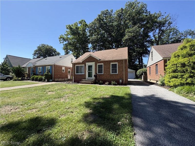 602 Huntmere Drive, Bay Village, OH 44140 Photo 2