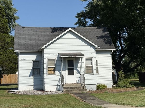 1507 N Russell Street , Marion, IL 62959