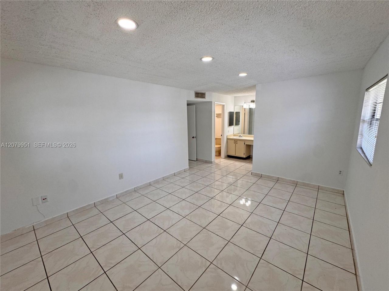 18905 NW 62nd Ave, Unit 204, Hialeah, FL 33015 Photo