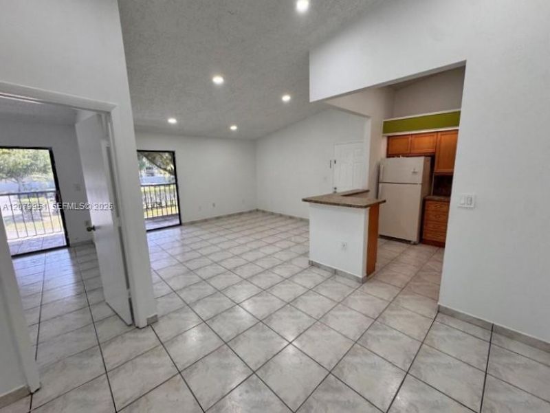 18905 NW 62nd Ave, Unit 204, Hialeah, FL 33015 Photo