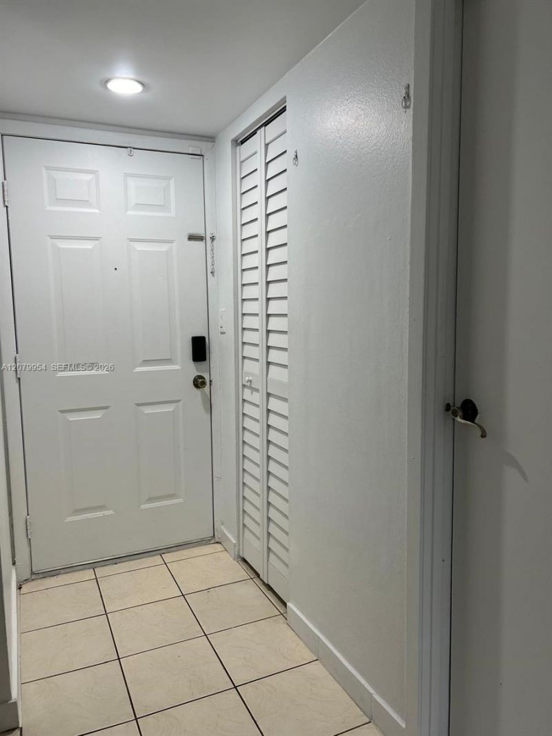18051 NW 68th Ave, Unit L101, Hialeah, FL 33015 Photo
