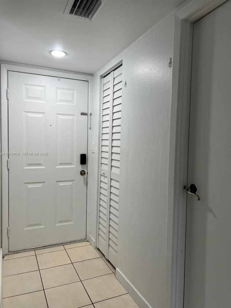 18051 NW 68th Ave, Unit L101, Hialeah, FL 33015 Photo