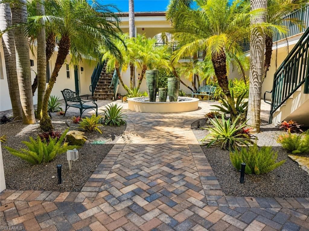 960 7th St S, Unit 103, Naples, FL 34102 Photo