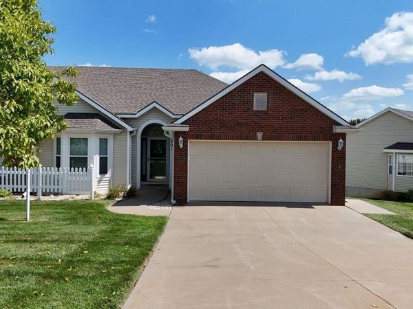 2901 Eastbrook Court, St Joseph, MO 64506