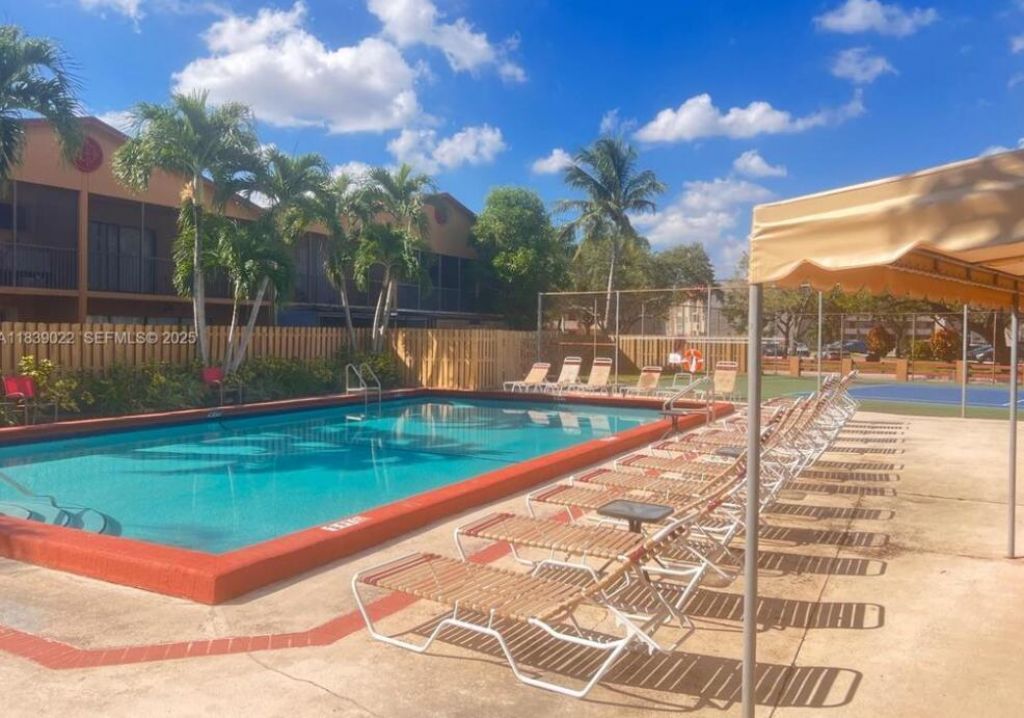 8017 NW 27th Court, Unit 023, Sunrise, FL 33322 Photo