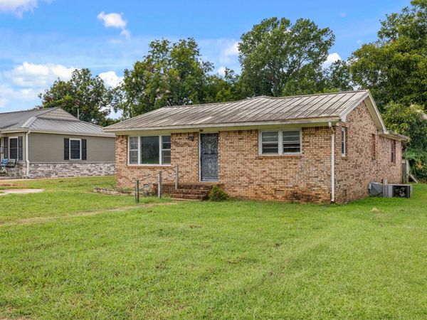 906 Atlanta Ave, Sheffield, AL 35660