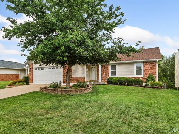 15 Dorchester Court , St Peters, MO 63376