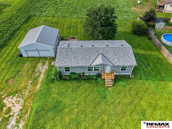 613 E 2Nd Street, Valparaiso, NE 68065