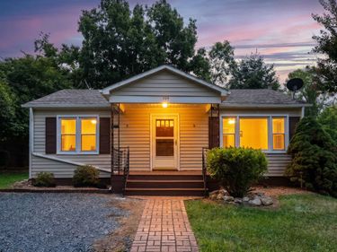 104 BAYLOR ST, STAUNTON, VA 24401