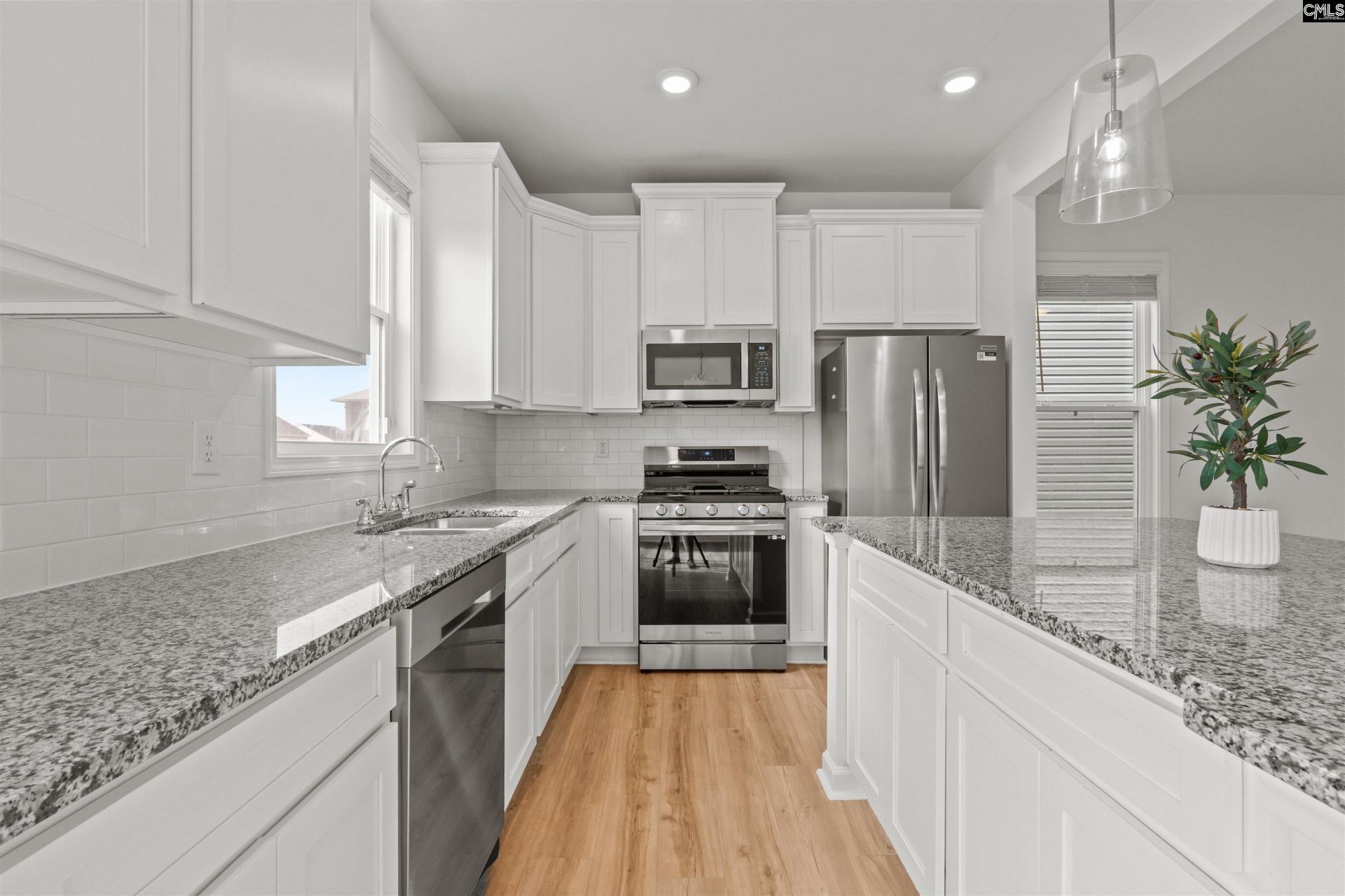 1054 Crescent Moon Loop Photo 12