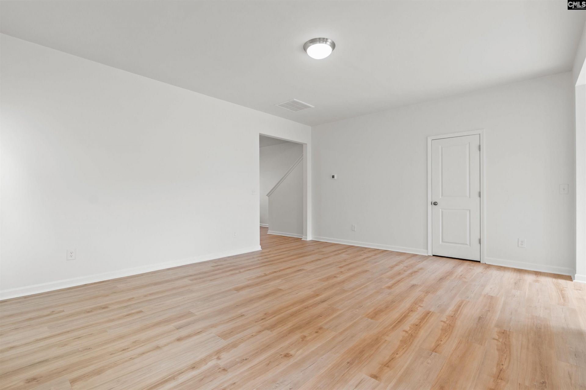 1054 Crescent Moon Loop Photo 6