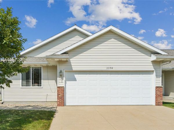3392 Prairie Bend Circle , Marion, IA 52302