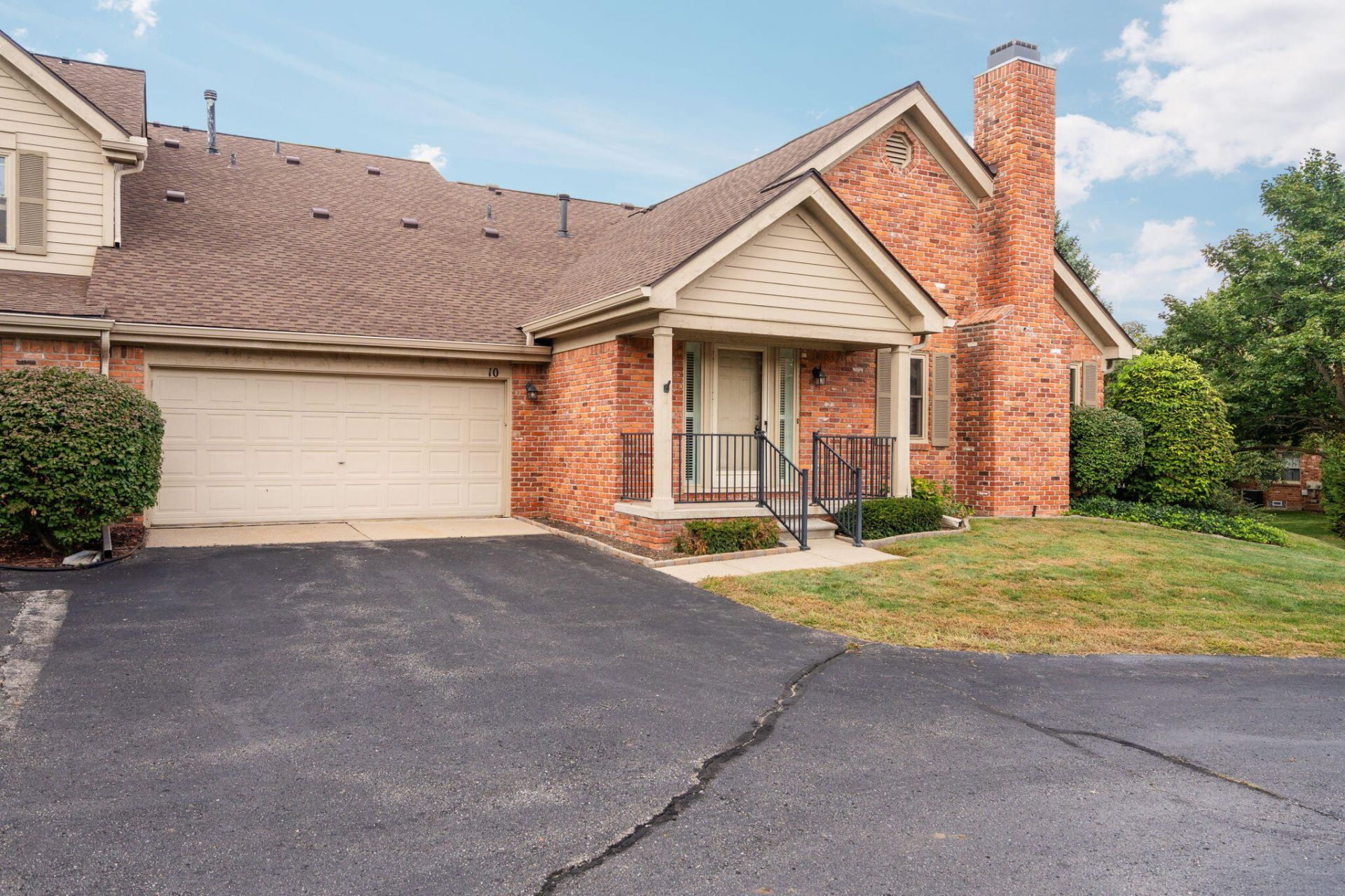 10 Oxford Court, Dearborn, MI 48124 Main Photo