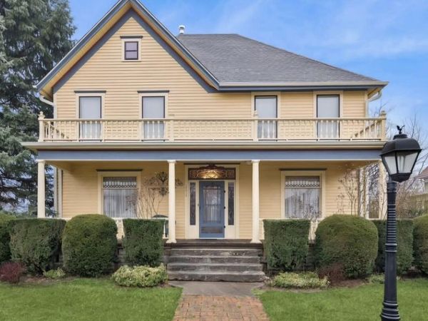 10815 N Woodstock Street, Huntley, IL 60142