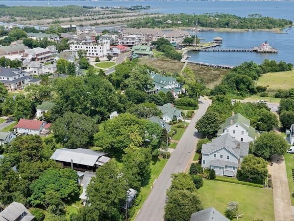 330 Fernando Street, Manteo, NC 27954